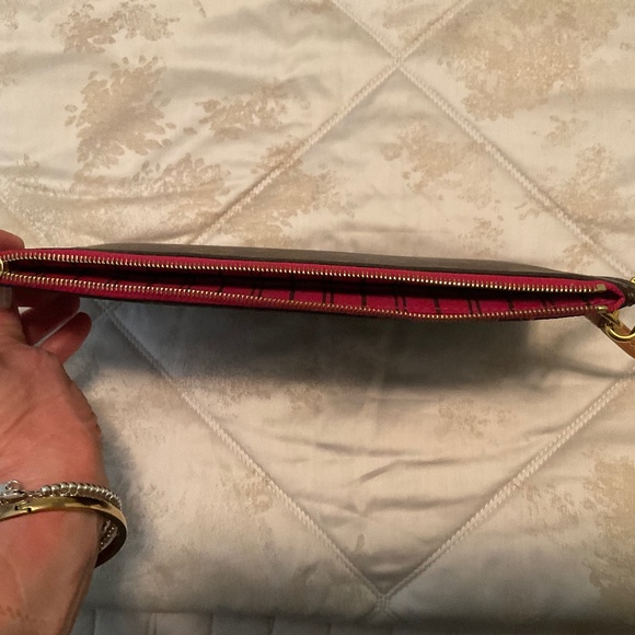 Louis Vuitton Wristlet - Picture 4 of 7